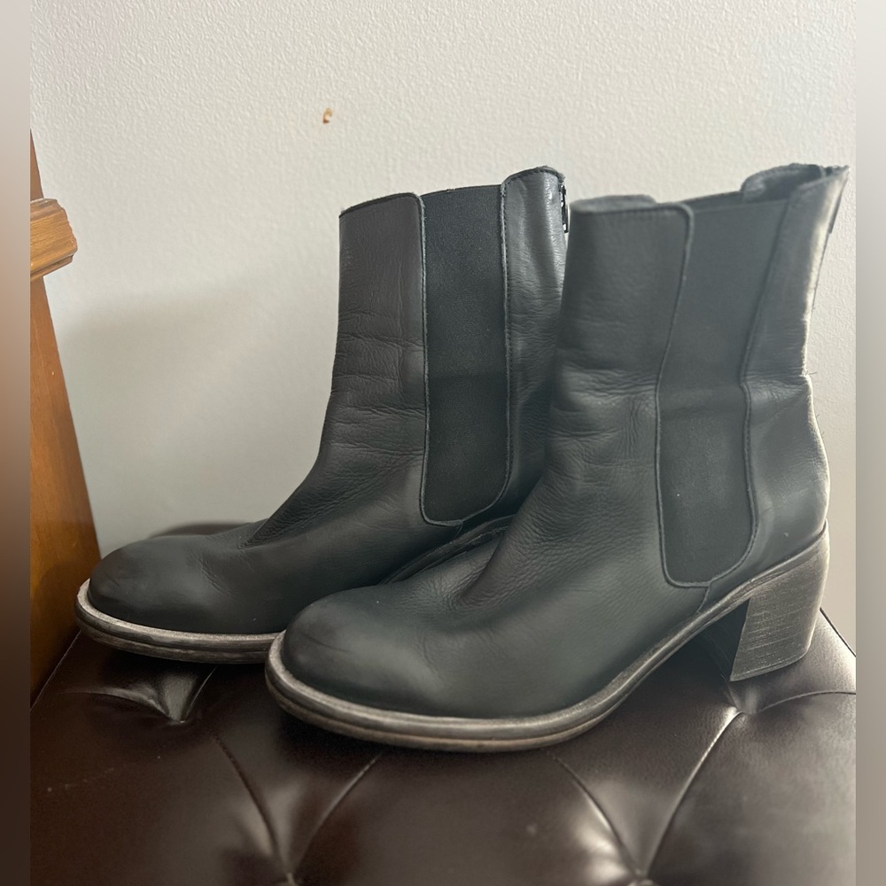 Free People Essential Chelsea Boot - Black - Size 41